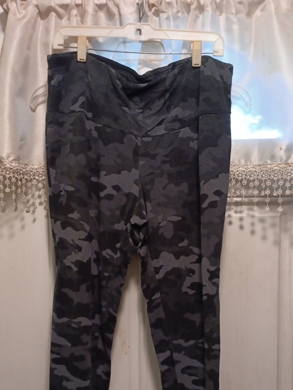 High-Waist Camo Leggings - Black & Gray